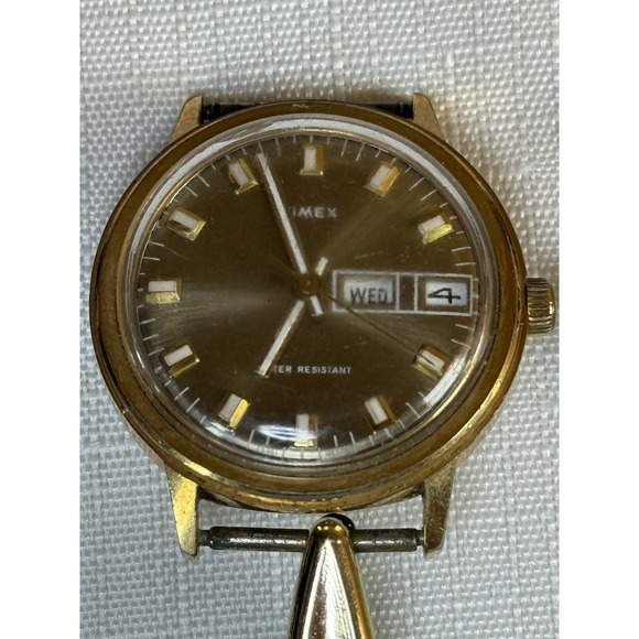 5 Piece Set of Pre—Owned‎ Timex Watches. Waterproof. Indiglo. 1 windup. main image 8